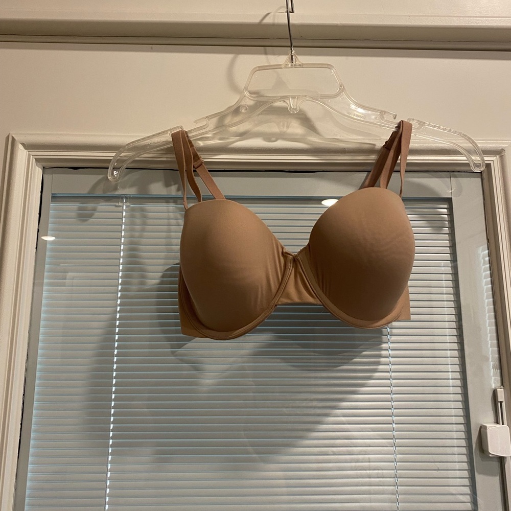 Wacoal 32DD red carpet underwire bra